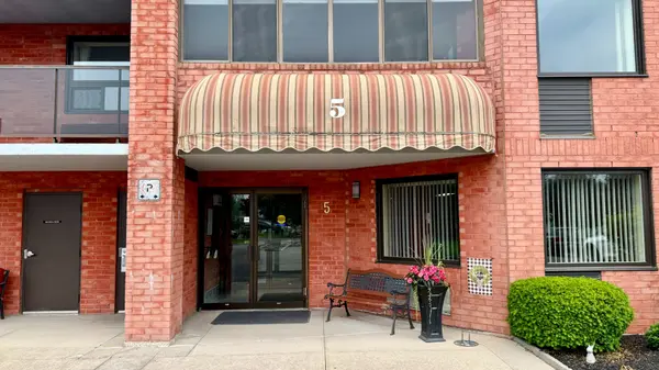 5 MILL POND CT #604, Norfolk, ON N3Y 5J6