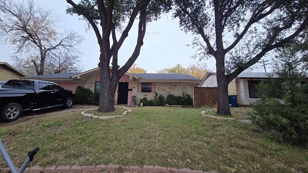 109 Ridgeway Circle, Lewisville, TX 75067