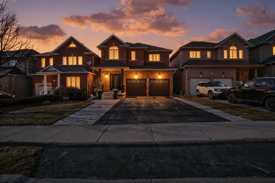 153 Woodbury CRES, Newmarket, ON L3X 2S5