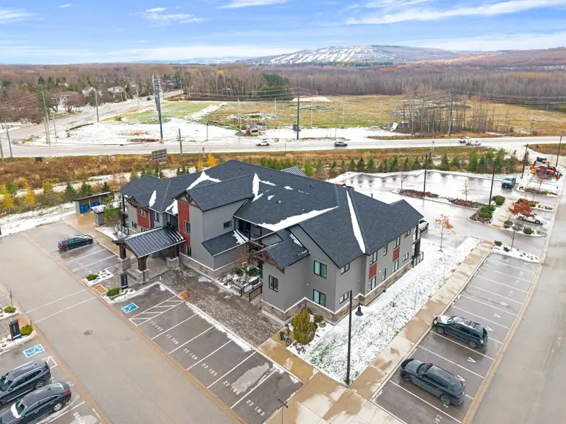 22 Beckwith LN #101, Blue Mountains, ON L9Y 3B6