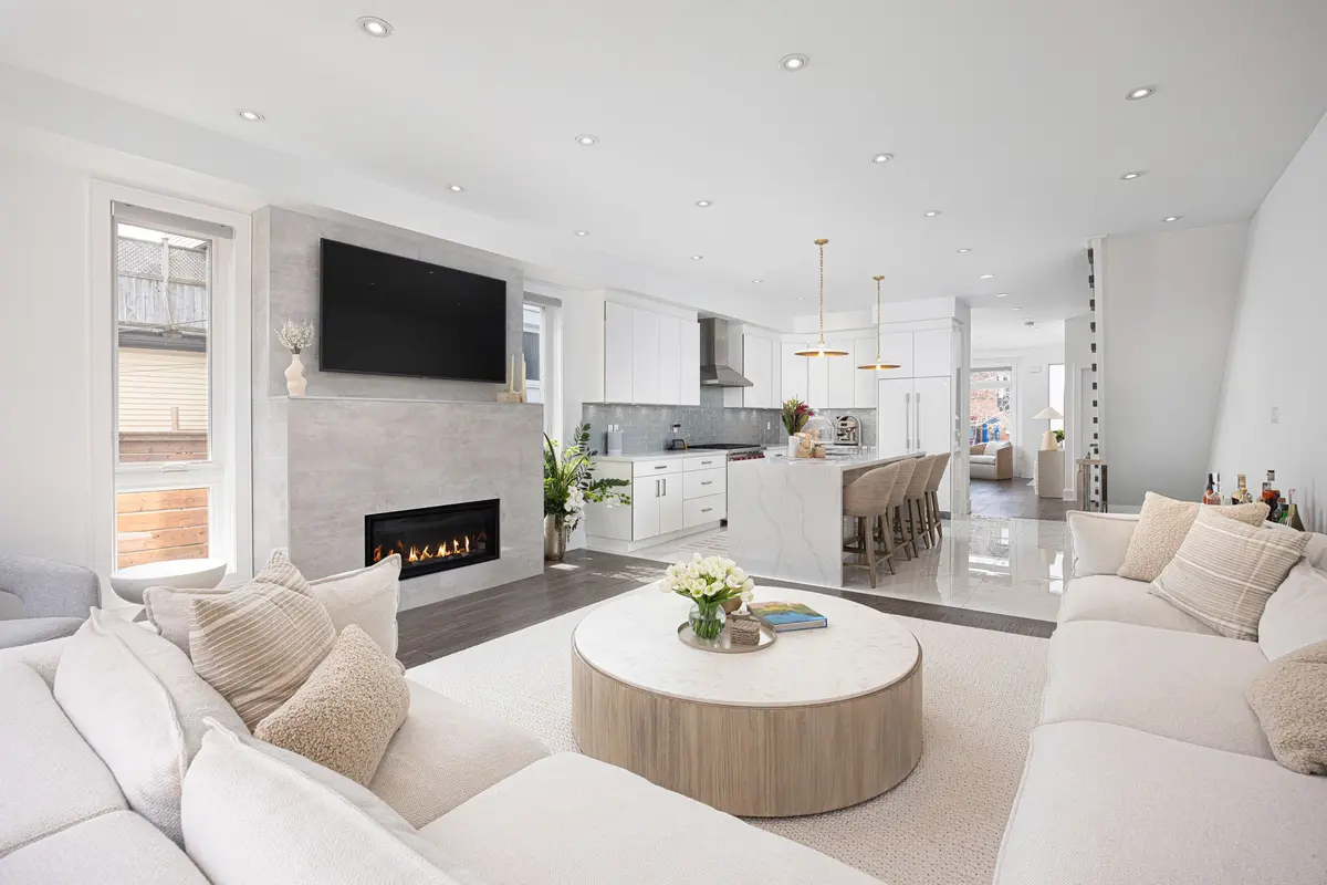 105 Kenilworth AVE, Toronto E02, ON M4L 3S4