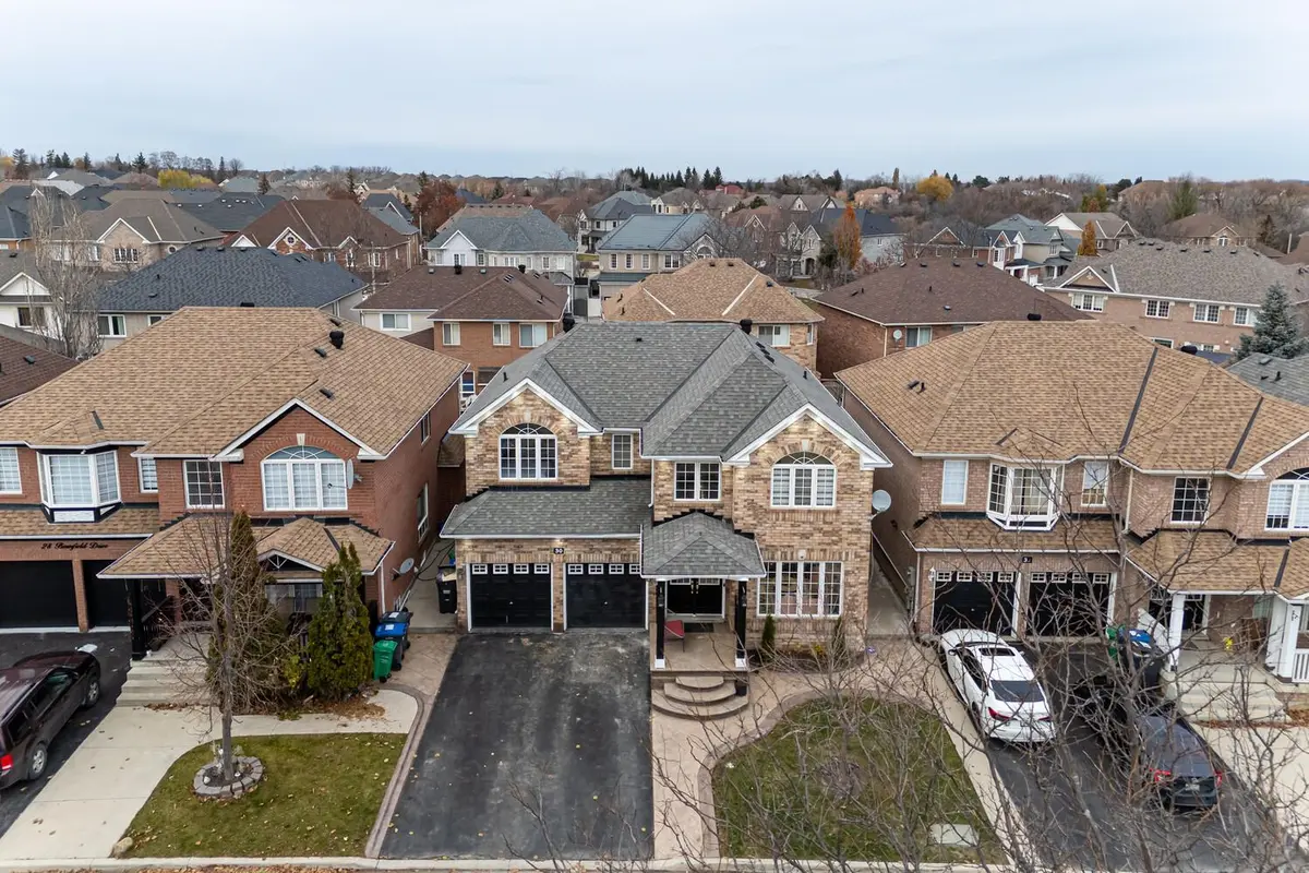 30 Bowsfield DR, Brampton, ON L6P 1A6