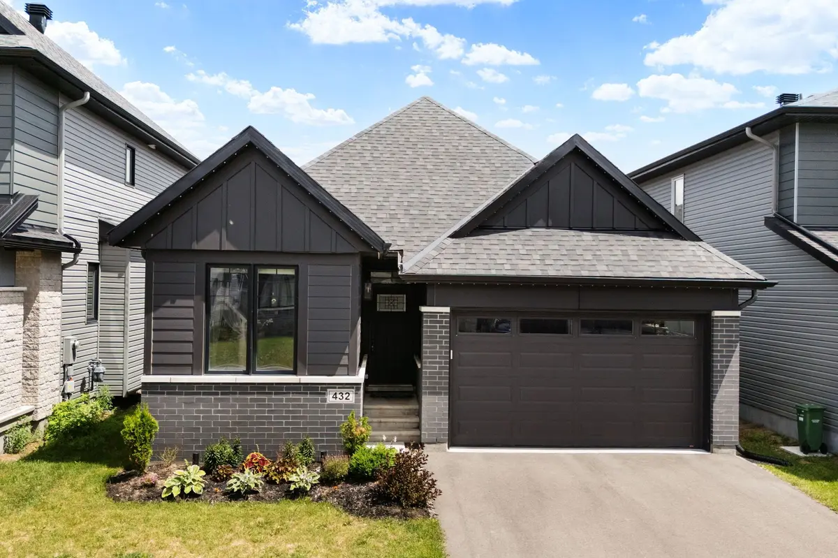 432 Gidran CIR, Kanata, ON K2V 0P5