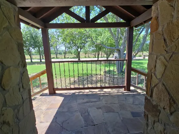 7728 County Road 915, Joshua, TX 76058