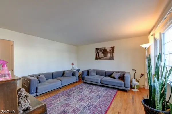 8 Sailer Ct, Elizabeth City, NJ 07201