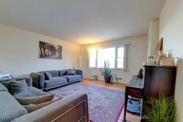 8 Sailer Ct, Elizabeth City, NJ 07201