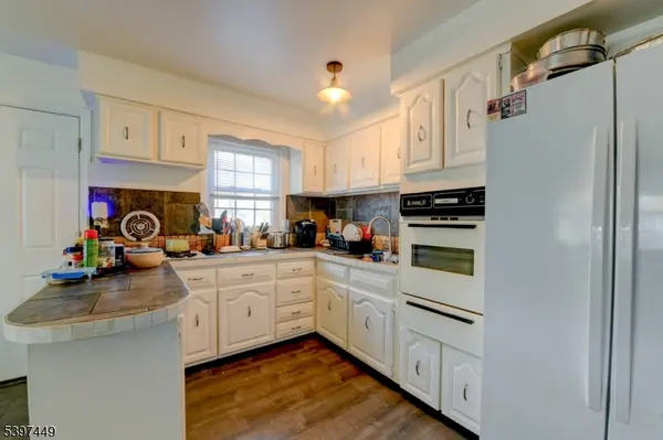 8 Sailer Ct, Elizabeth City, NJ 07201