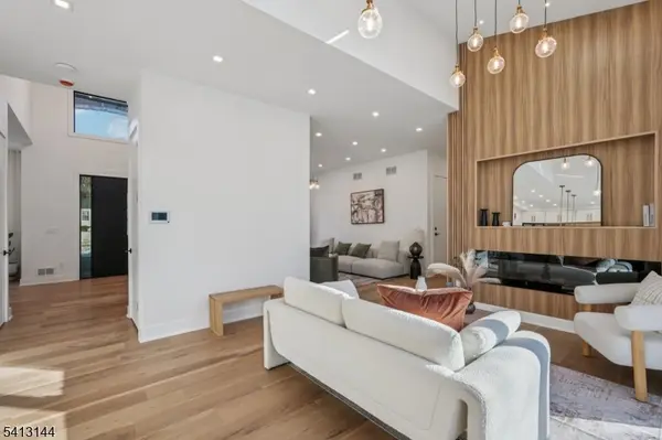 39 Billingsley Dr, Livingston Twp., NJ 07039