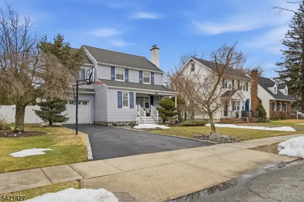 39 Center St, Pompton Lakes Boro, NJ 07442