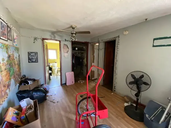 5632 Hughes RD, Lansing City, MI 48911