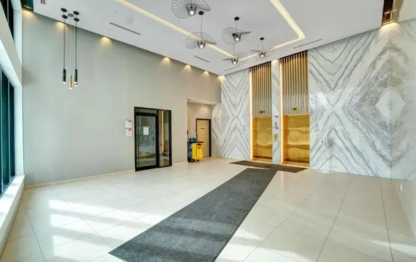 1 Belsize DR #718, Toronto C10, ON M4S 0B9