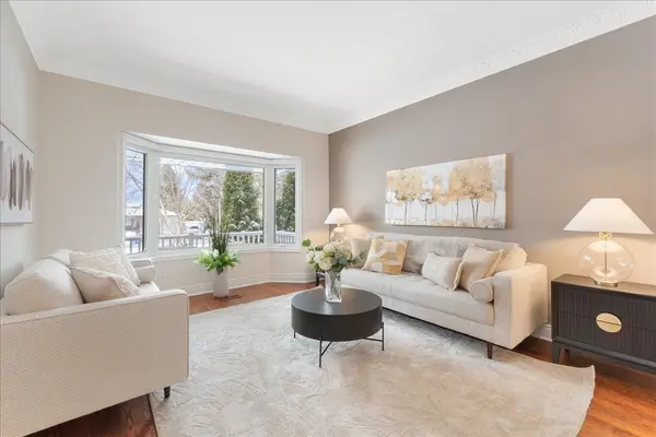 1884 Appleview RD, Pickering, ON L1V 1T8