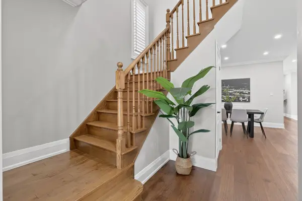 153 Woodbury CRES, Newmarket, ON L3X 2S5