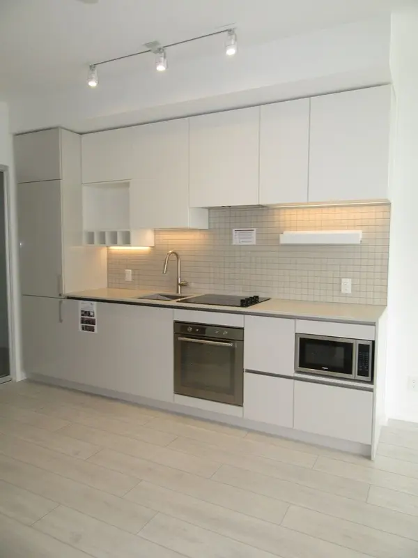 5 Buttermill AVE #805, Vaughan, ON L4K 0J5