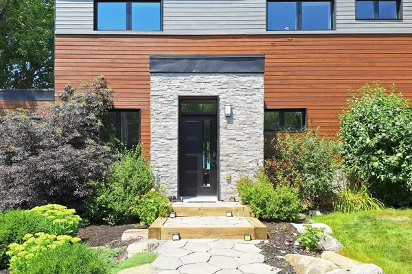 44 Irving DR, Georgina, ON L0E 1N0