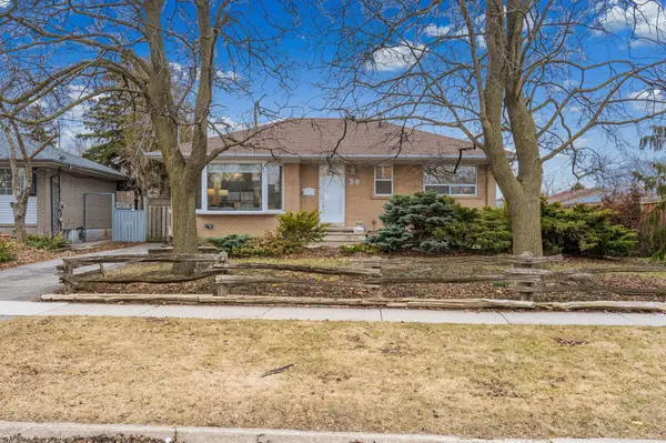 30 Lesbury AVE, Brampton, ON L6W 3A4