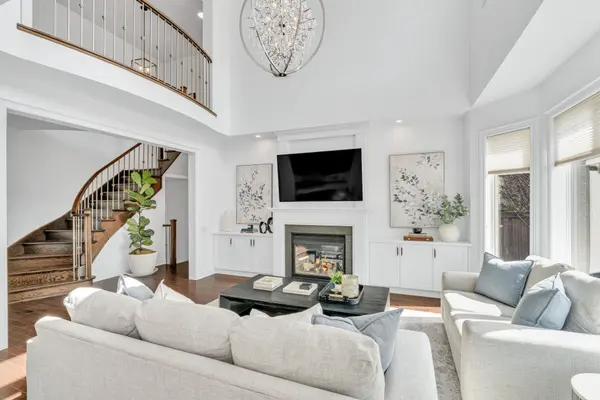 202 Innville CRES, Oakville, ON L6L 0B8