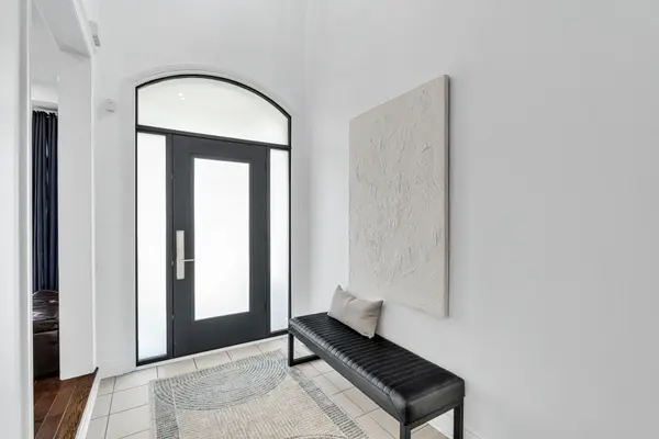 202 Innville CRES, Oakville, ON L6L 0B8