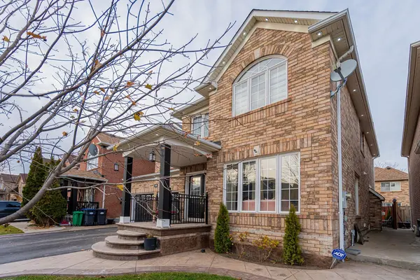 30 Bowsfield DR, Brampton, ON L6P 1A6