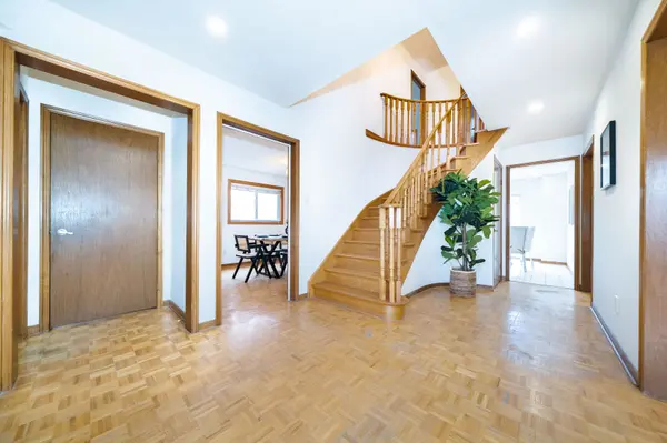 3499 Redmond RD, Mississauga, ON L5B 3T9