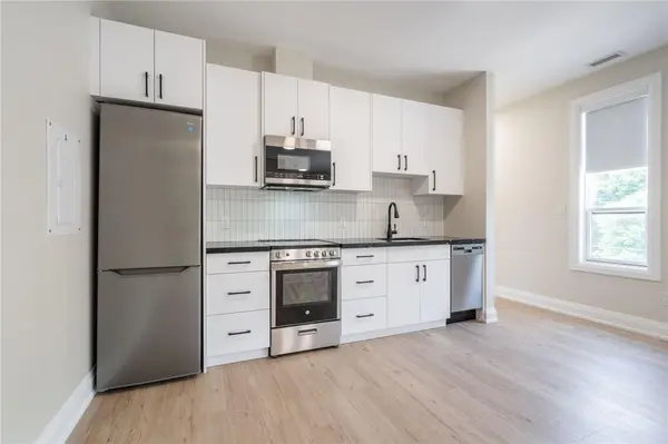 9 MUNN ST #A, Hamilton, ON L8V 1J8