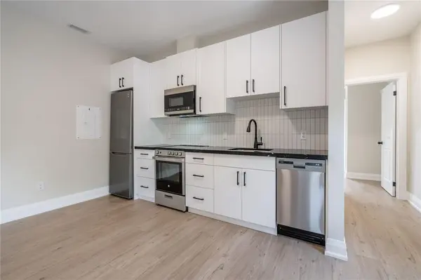 9 MUNN ST #A, Hamilton, ON L8V 1J8