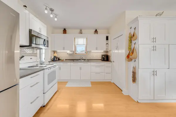 2330 Wilson ST W, Hamilton, ON L0R 1A0