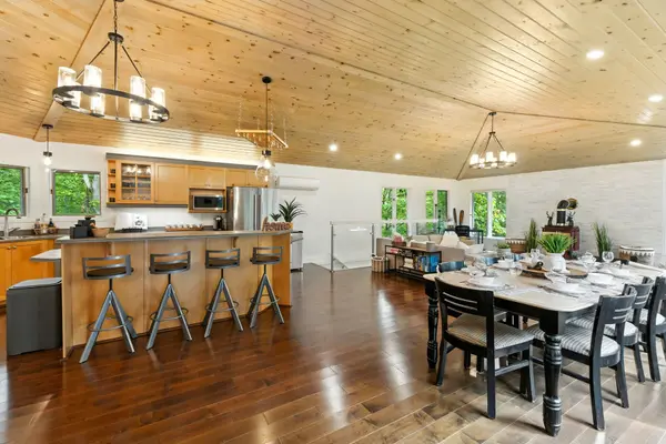 1060 North Kahshe Lake RD, Gravenhurst, ON P0E 1G0