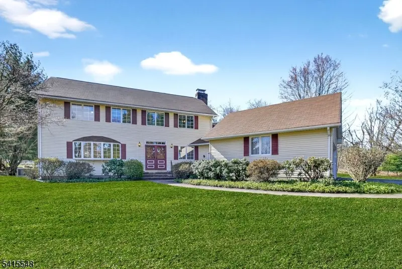 77 Meadow Run Dr, Montgomery Twp., NJ 08558