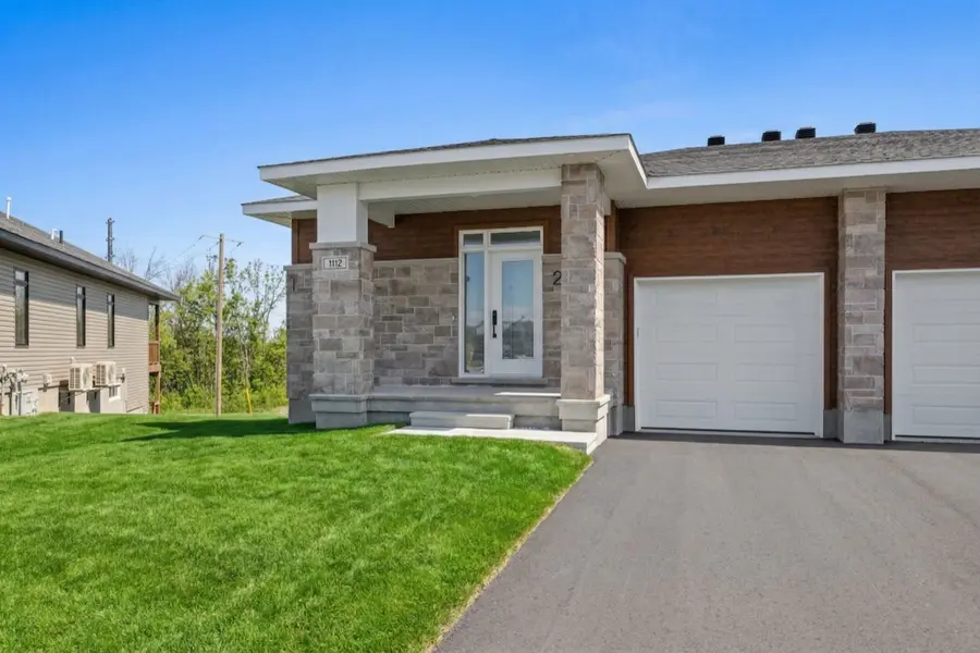 1098 Moore ST #2, Brockville, ON K6V 7N1