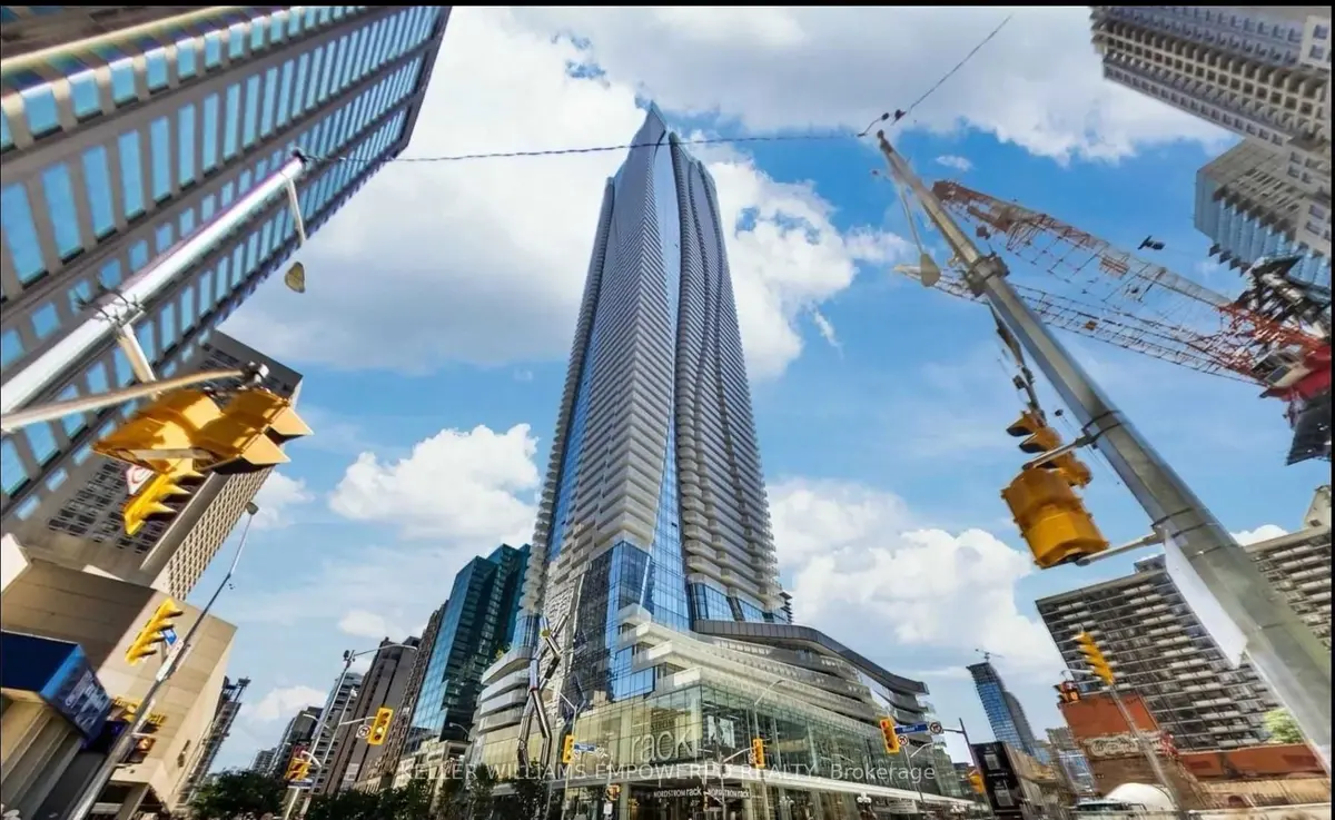 1 Bloor ST E #3711, Toronto C08, ON M4W 1A9