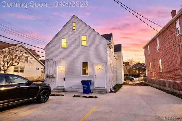 2433 Pulaski ST, Hamtramck, MI 48212