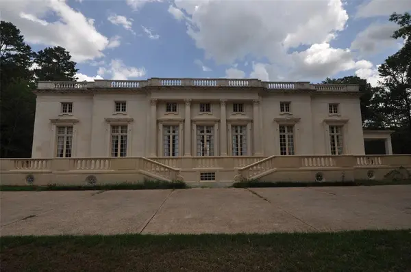 802 N Louise Street,  Atlanta,  TX 75551