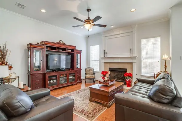 8216 Dogwood Lane, Irving, TX 75063