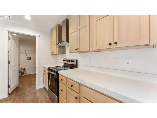 360 E 6TH ST E, Coquille, OR 97423