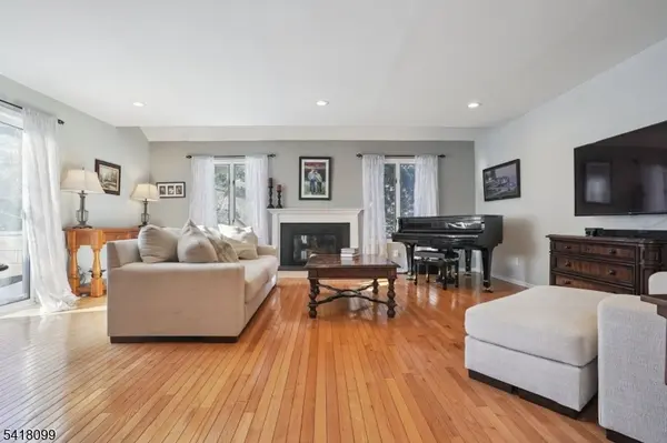 77 Derby Ct, Madison Boro, NJ 07940