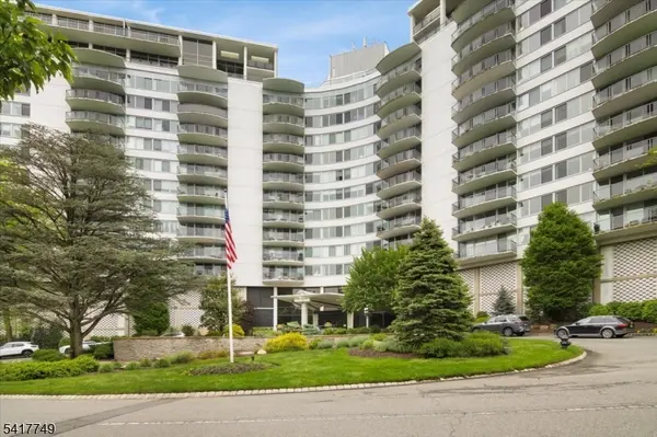 1 Claridge Dr #523, Verona Twp., NJ 07044