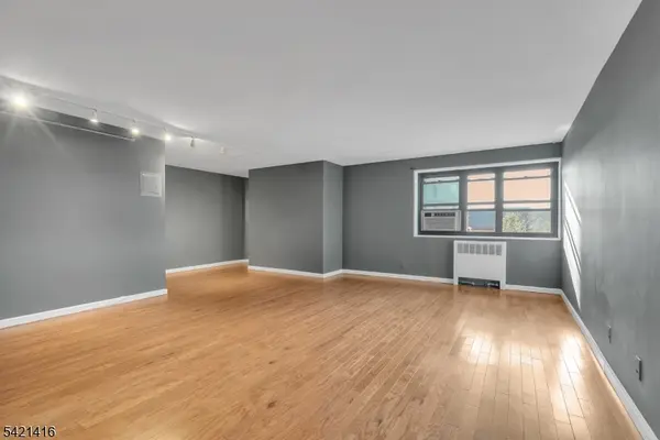 208 Anderson St, Hackensack City, NJ 07601