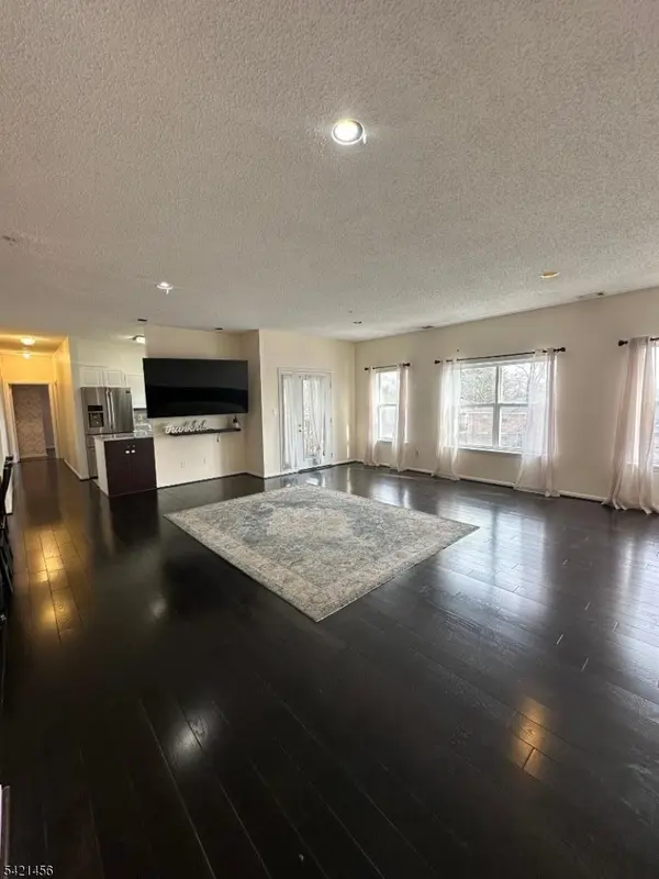 322 Brittany Dr, Wayne Twp., NJ 07470