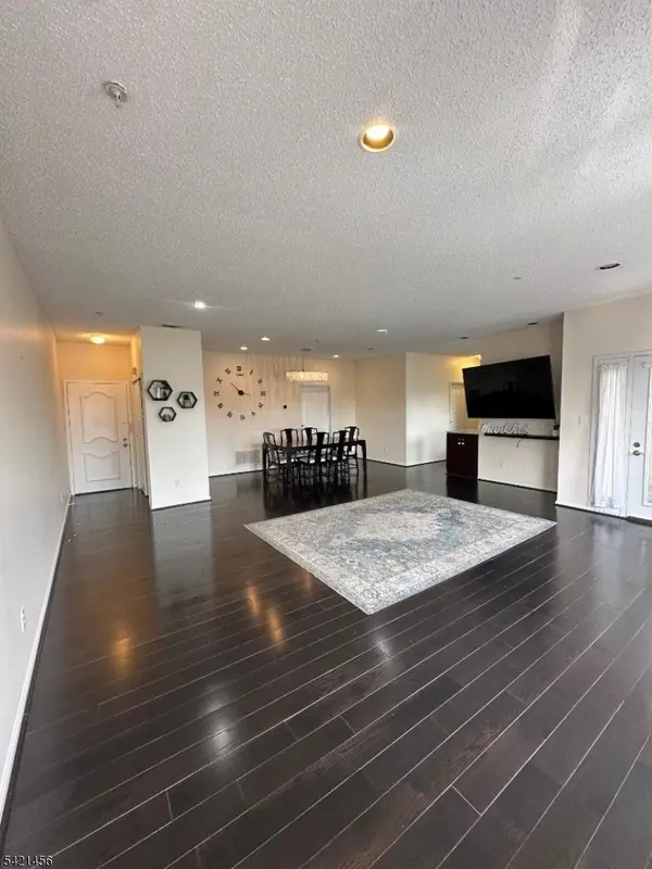 322 Brittany Dr, Wayne Twp., NJ 07470