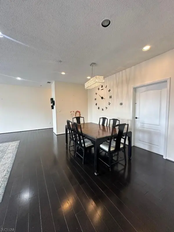 322 Brittany Dr, Wayne Twp., NJ 07470