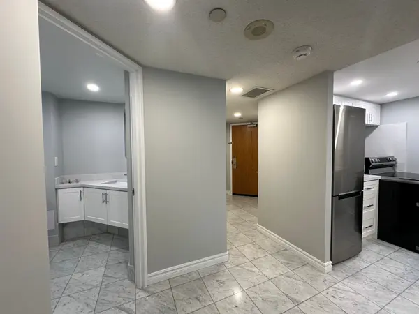 38 ELM ST #806, Toronto C01, ON M5G 2K5