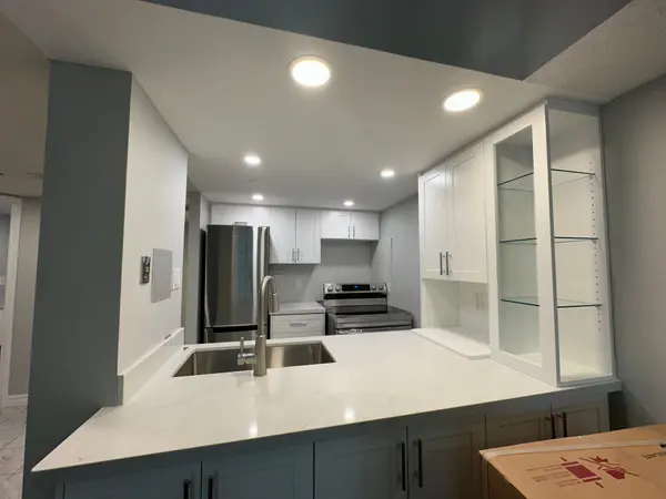 38 ELM ST #806, Toronto C01, ON M5G 2K5