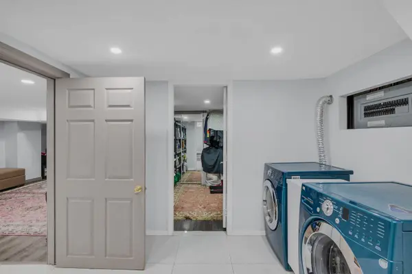 25 Bailey CRES, Aurora, ON L4G 2B2