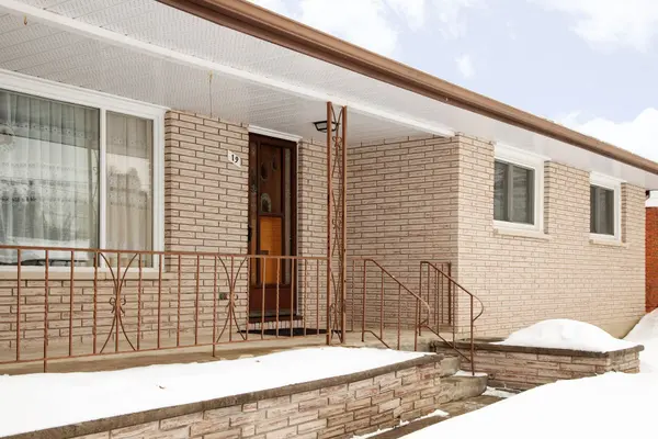 19 Steel ST, Barrie, ON L4M 2E6