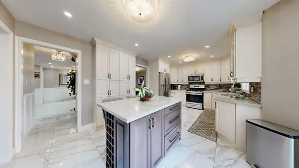 14 Round Leaf CT, Barrie, ON L4N 9N3