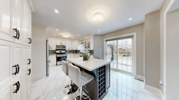 14 Round Leaf CT, Barrie, ON L4N 9N3