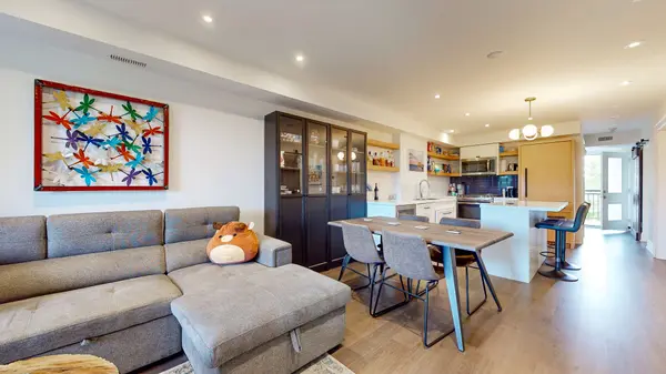 6 Anchorage CRES #203, Collingwood, ON L9Y 0Y6