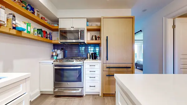 6 Anchorage CRES #203, Collingwood, ON L9Y 0Y6