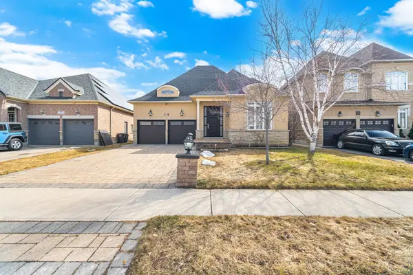 29 Fontainebleu RD, Brampton, ON L6P 1Z1